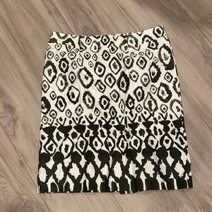 Ikat style print skirt in dark green and white Size 12